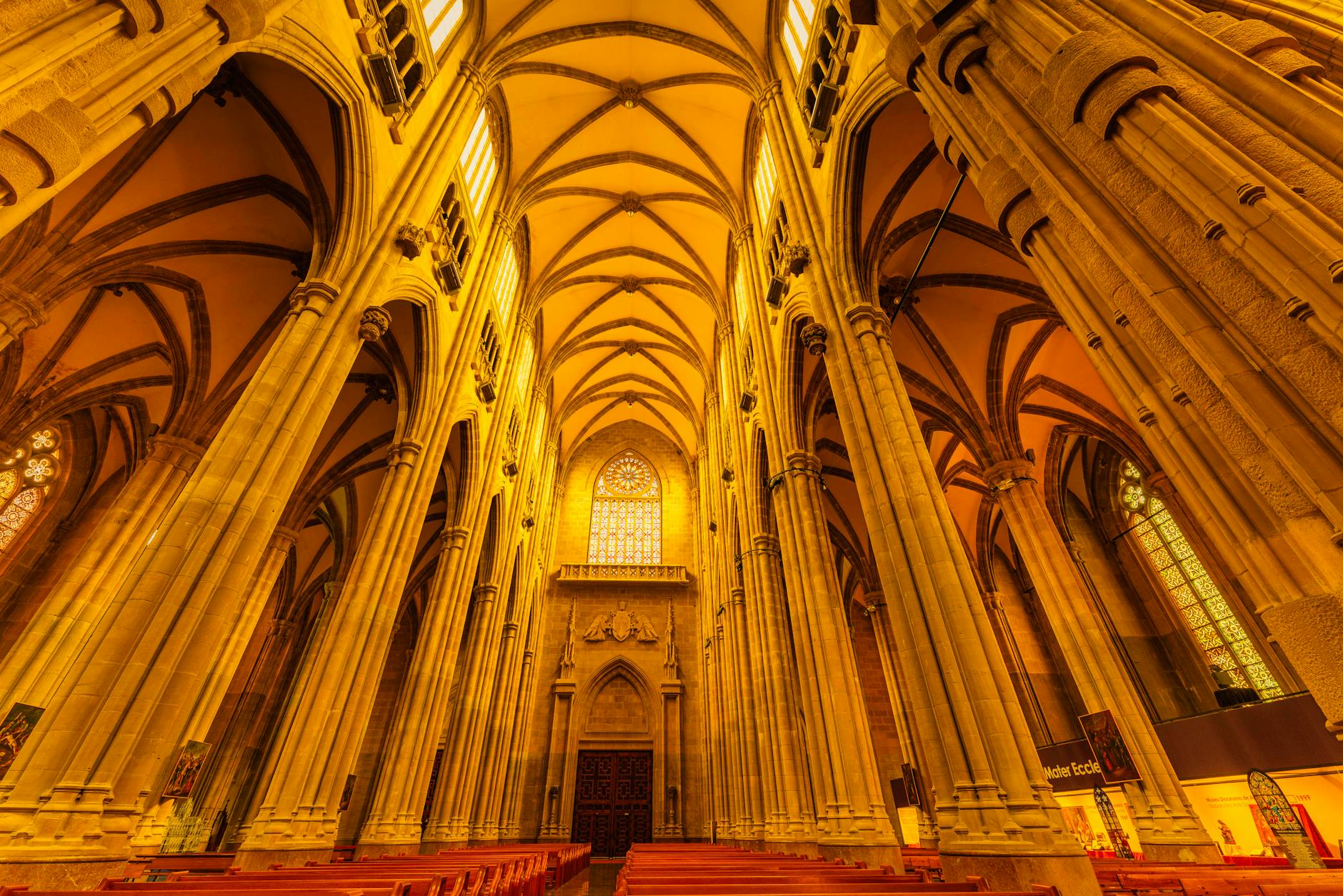 Gotycka katedra w Ripoll w Katalonii, hiszpańskie miejsce pielgrzymek